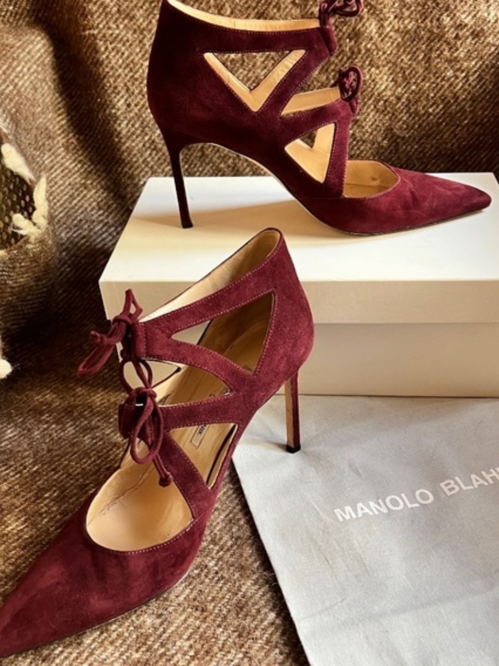 Vintage Manolo Blahnik Askari Bordeaux Maryjane Tie Heels in Burgandy